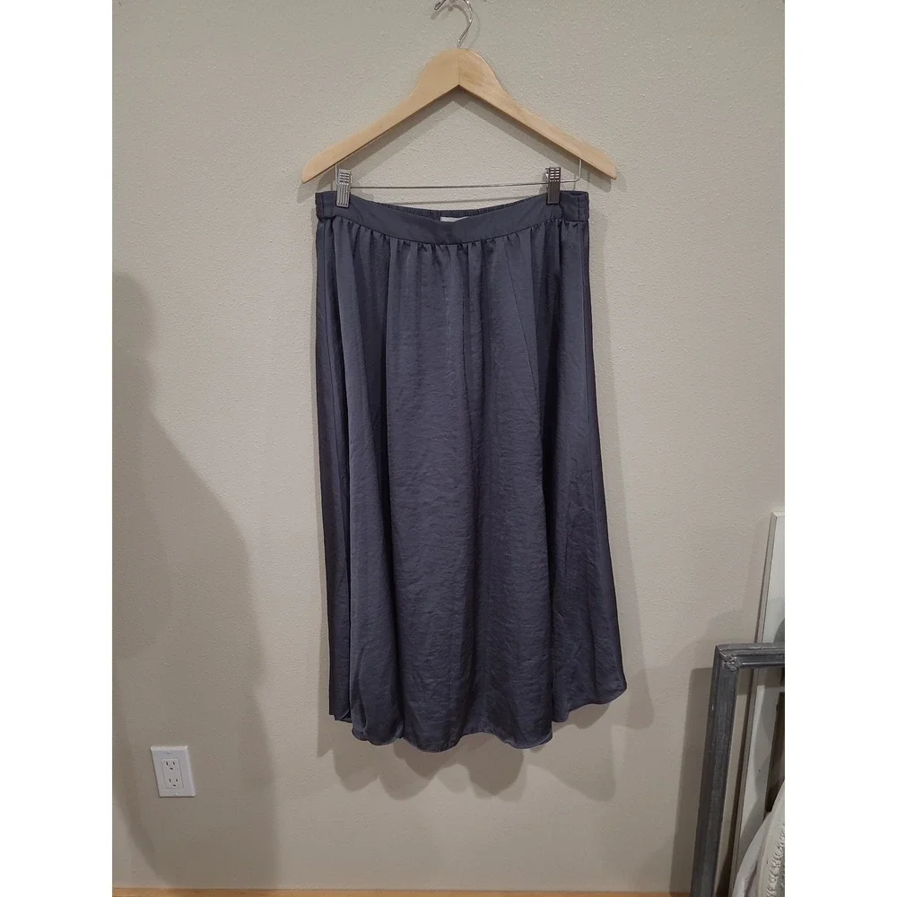 Old Navy Gray Satin Pull on Midi Full Skirt elastic back, side vent Women SZ M